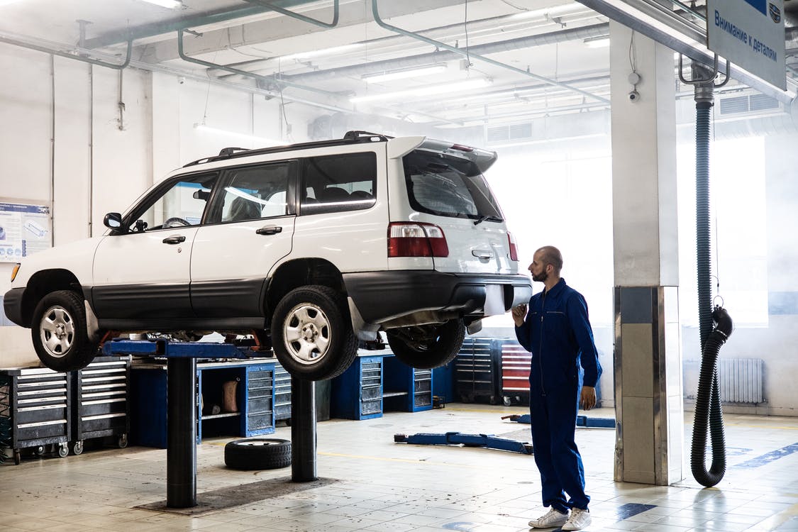 checking the technical condition of the car